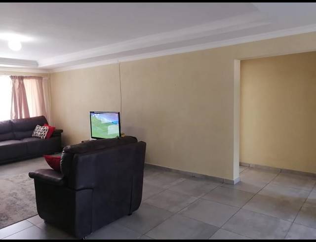 3 BEDROOM HOUSE FOR SALE IN THE ORCHARDS